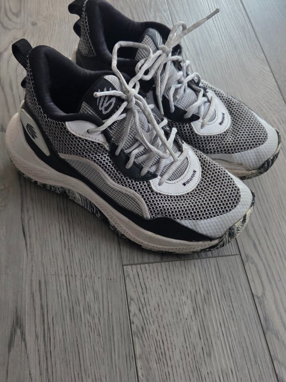 Steph Curry boys basketball shoes size 7